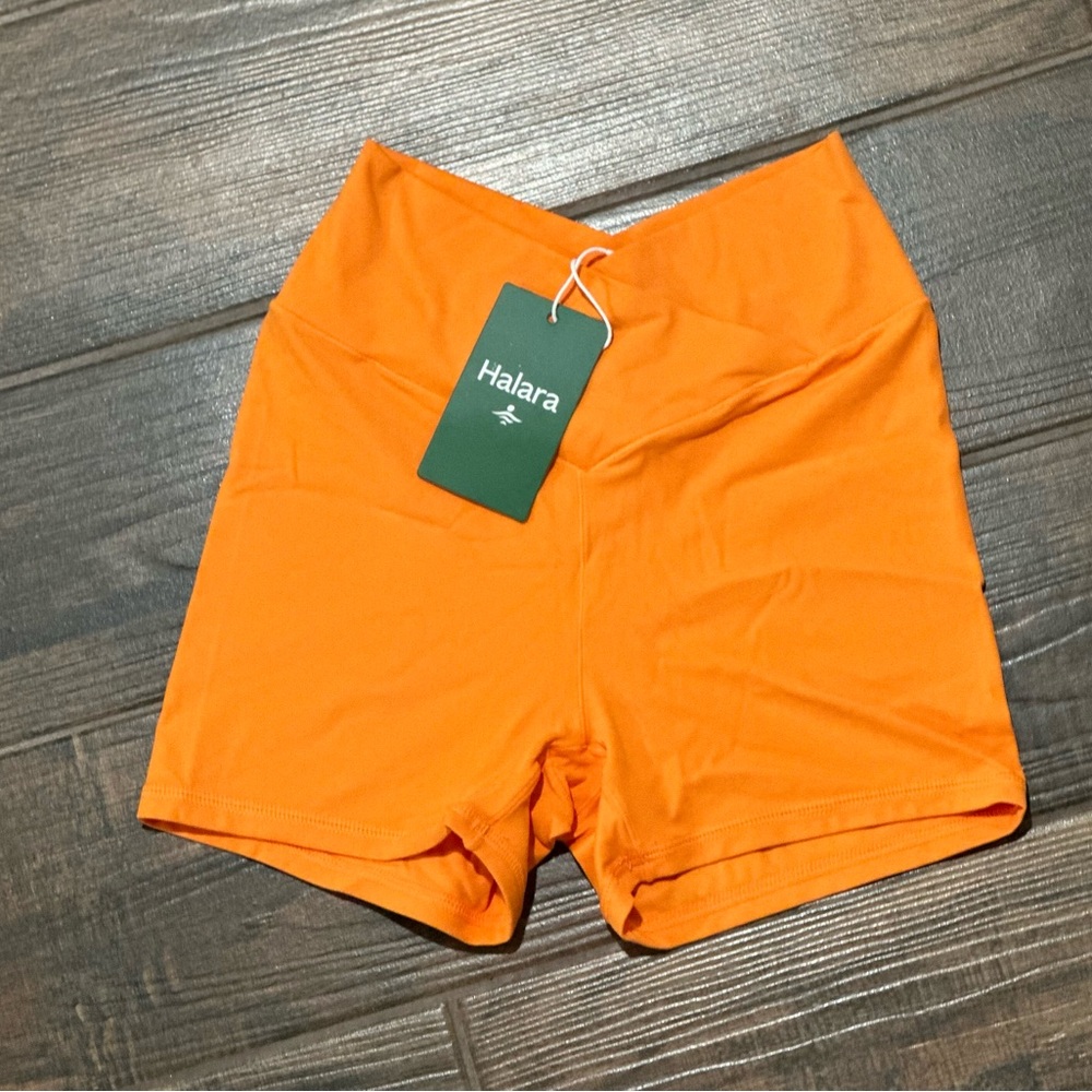 Brand new Halara 3” biker shorts